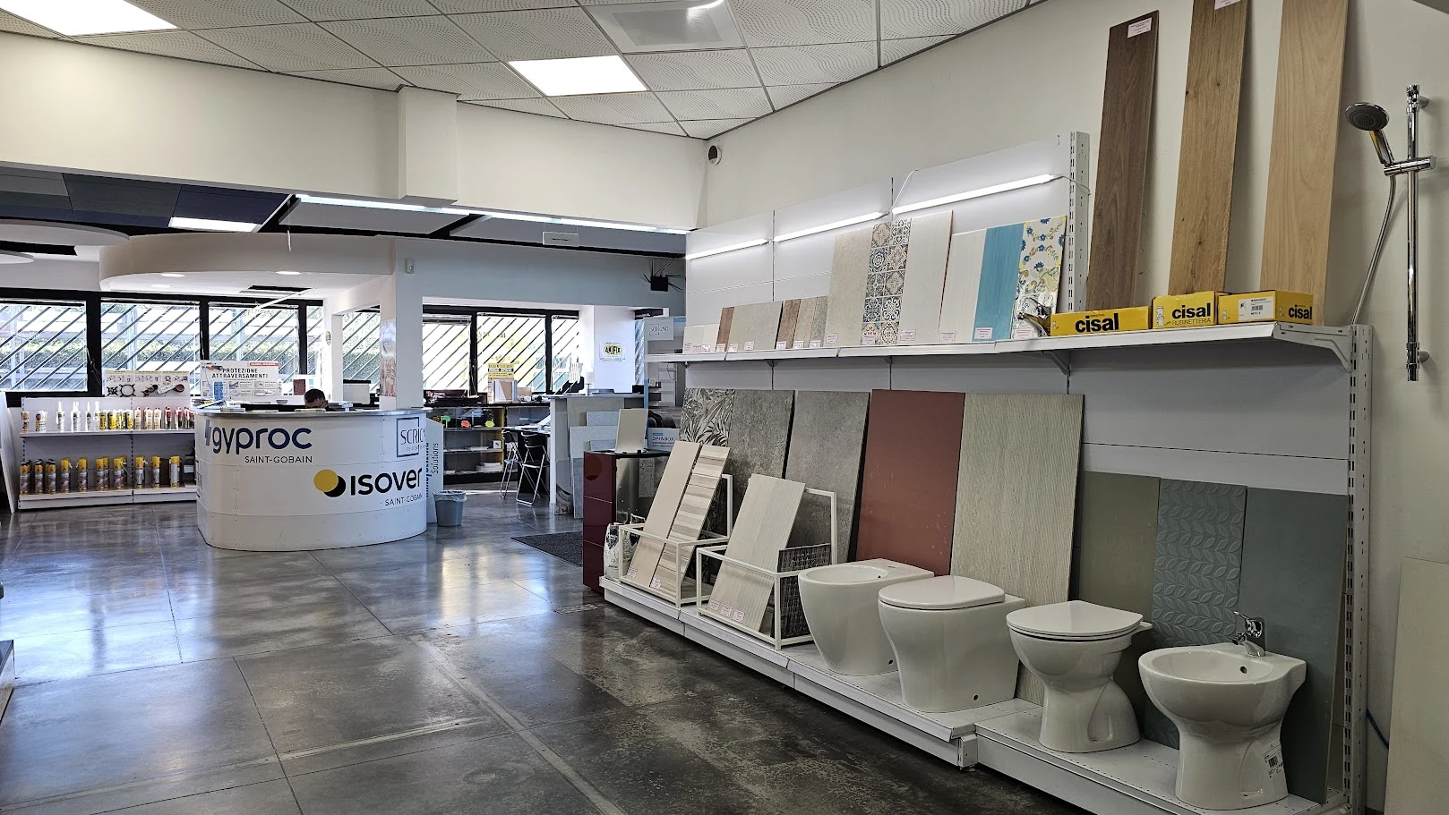 Esposizione ceramiche e rivestimenti nello showroom Zampetti Roma Ceramiche e rivestimenti
