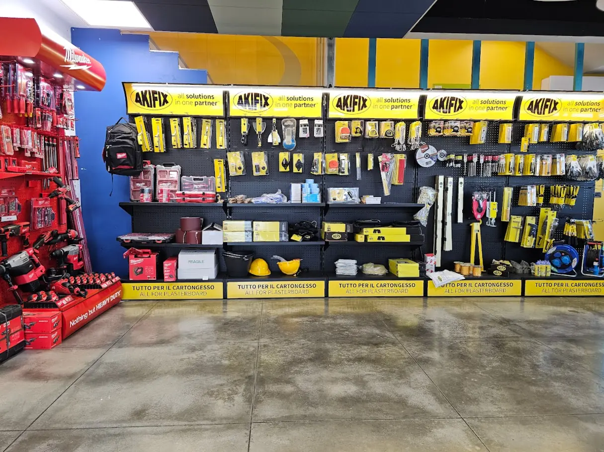 Reparto ferramenta e utensili manuali – Showroom Zampetti Roma Ferramenta e utensili manuali